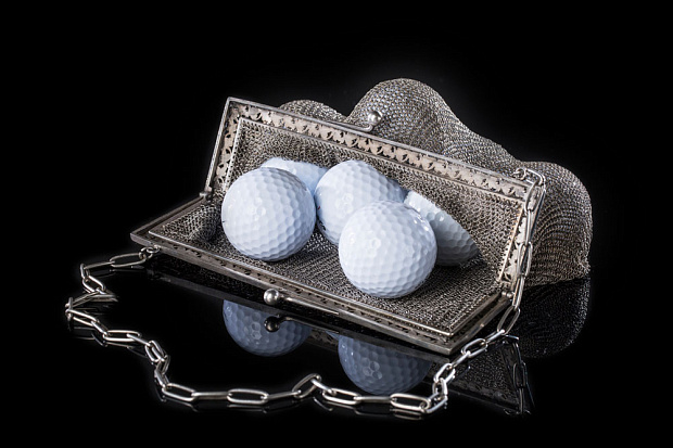 Фотография «Женский гольф-тур - инсталляция с сумочкой»